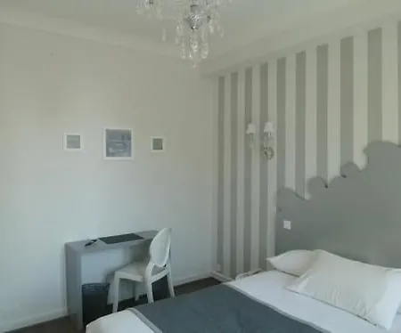 מלון La Promenade 4*