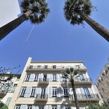 La Promenade מלון