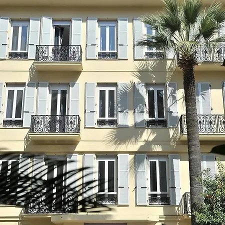 מלון La Promenade 4*